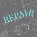 Schriftzug "Repair" in blauer Schrift auf grauem Hintergrund. Im Hintergrund sind technische Zeichnungen in weiß zu sehen.